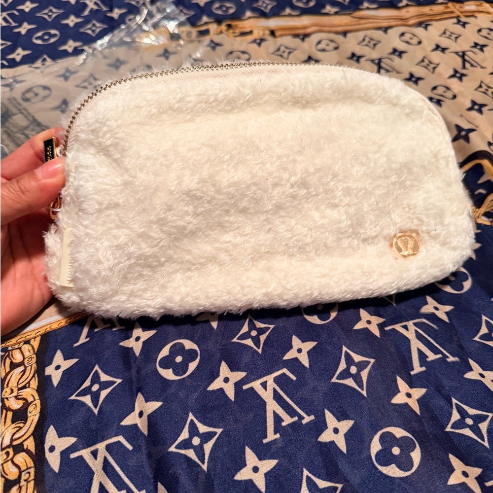 Lululemon Sherpa belt bag